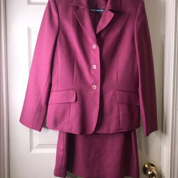 Le Suit Jackets & Blazers - Le Suit Two Piece Suit with Blazer and Skirt